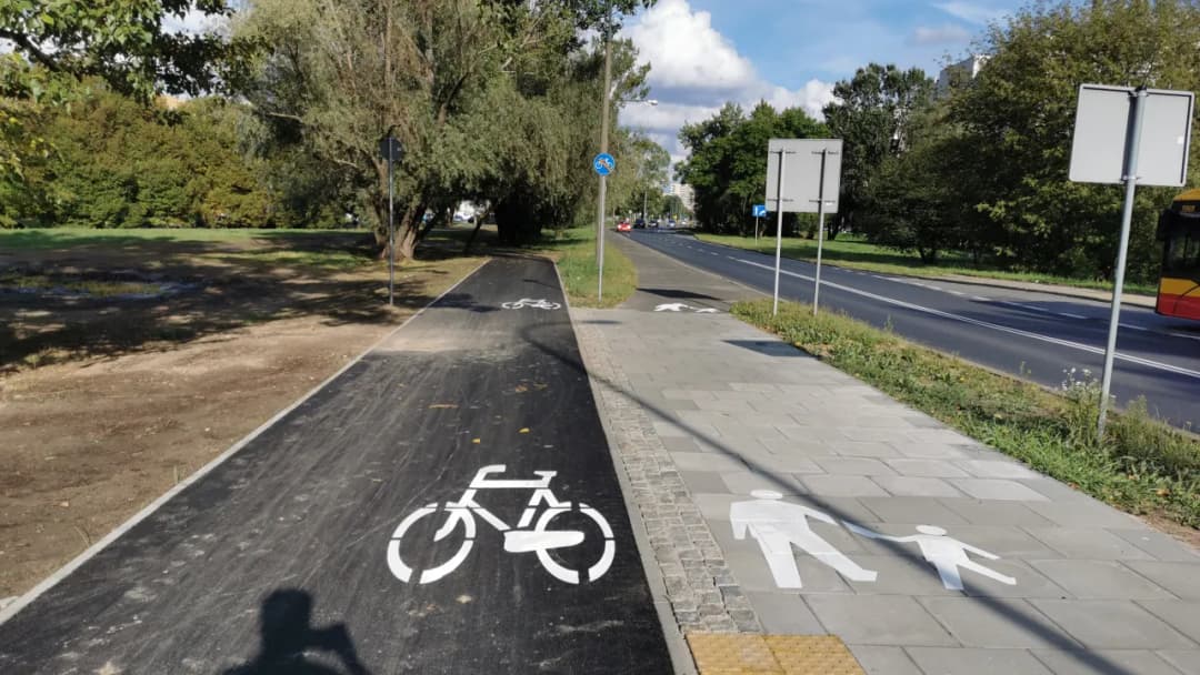 Czy motorowerem można jeździć po ścieżce rowerowej? Sprawdź przepisy!