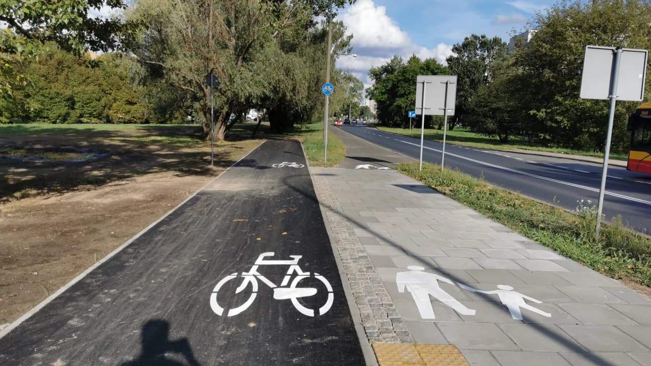 Czy motorowerem można jeździć po ścieżce rowerowej? Sprawdź przepisy!