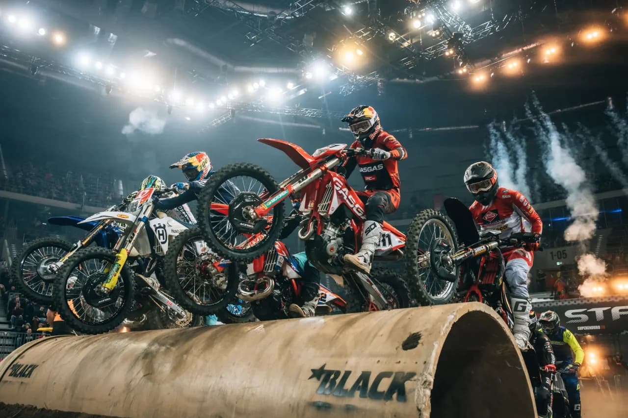 Super Enduro co to jest? Poznaj pasjonującą dyscyplinę motocyklową