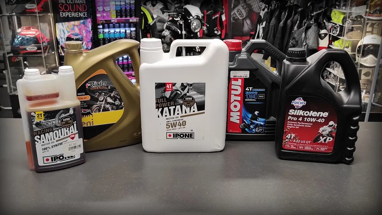 Jaki olej do 2T enduro? Wybierz najlepszy dla swojego motocykla