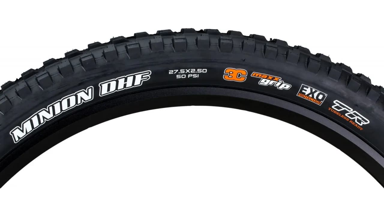 Jak dobrać idealną szerokość opony do enduro, aby uniknąć problemów?