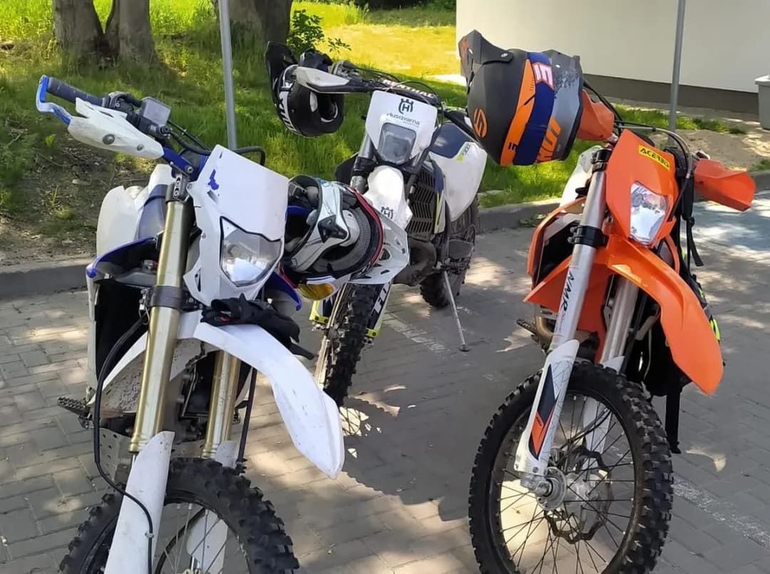 Czy enduro można jeździć po ulicy? Sprawdź, co musisz wiedzieć
