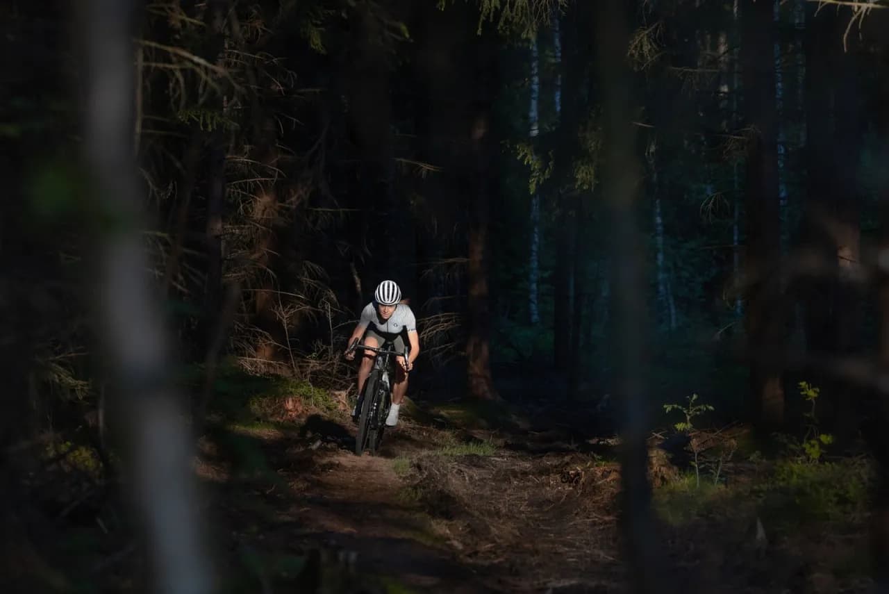 Jaki amortyzator do enduro – wybierz najlepszy model dla siebie