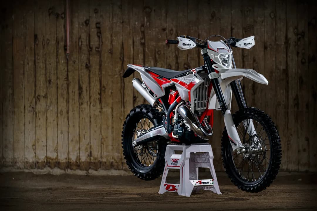 Jakie pierwsze enduro wybrać, aby uniknąć błędów początkującego?