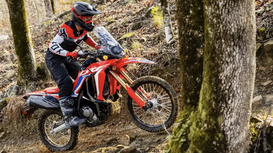 Enduro co to? Poznaj fascynujący świat sportów motocyklowych i rowerowych