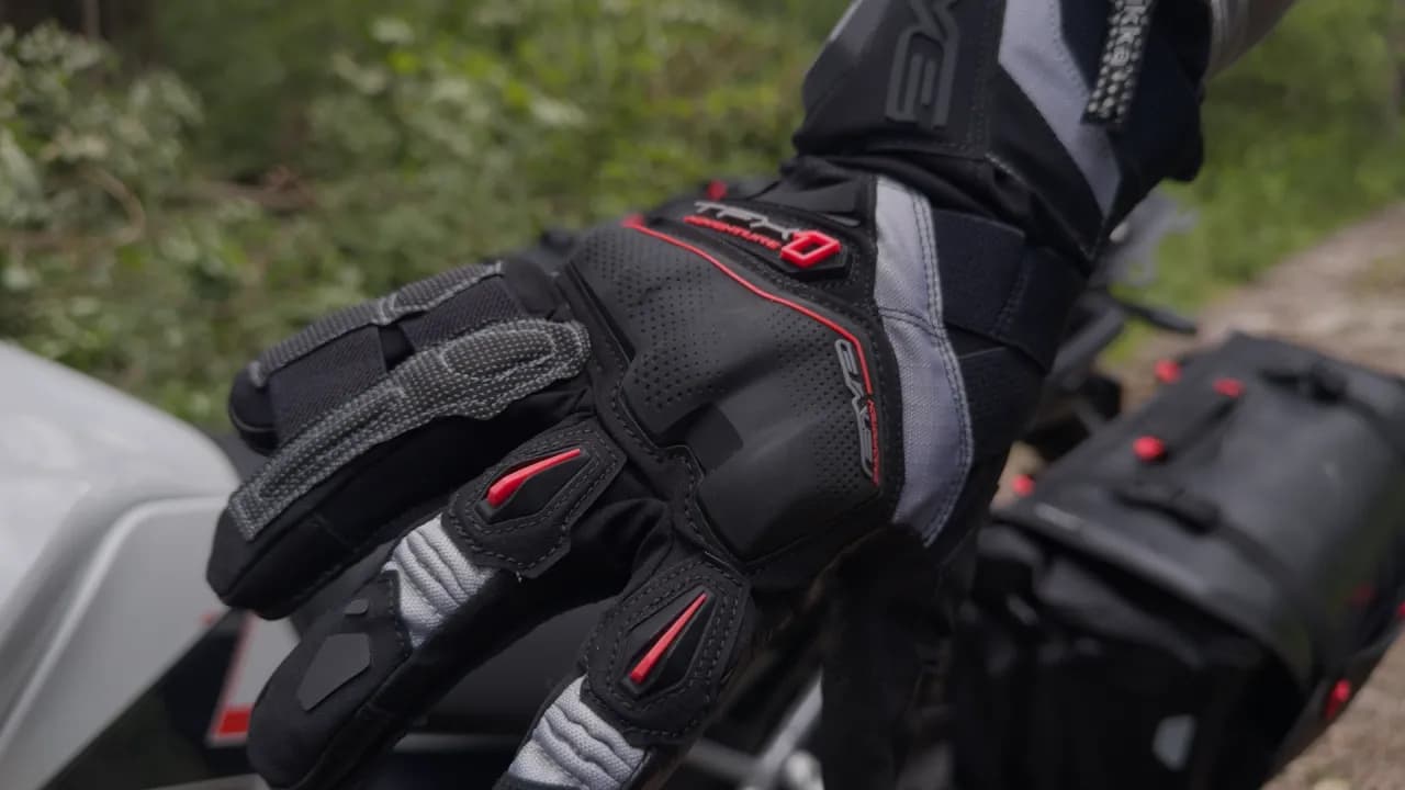 Jak mierzyć rękawice motocyklowe, aby uniknąć złego dopasowania